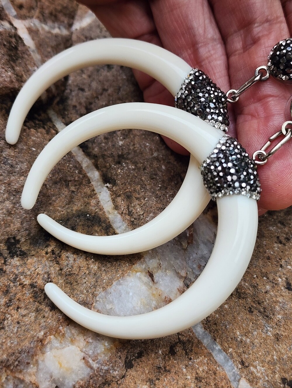 FP Jewelry Sold Out Large Lightweight Earrings Crystals/Off-White Resin Horns - Picture 5 of 10